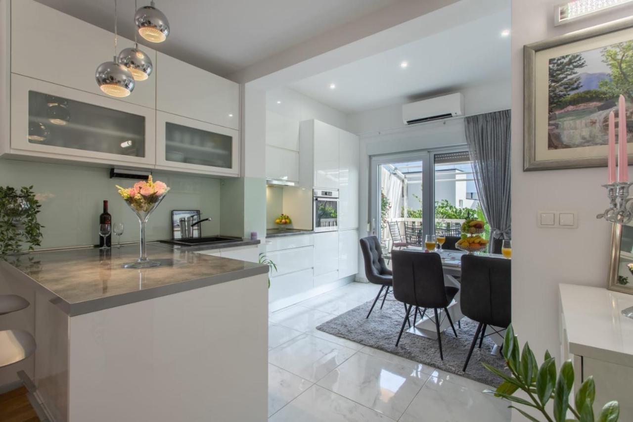 Lux Apartment Ema Kaštela Buitenkant foto