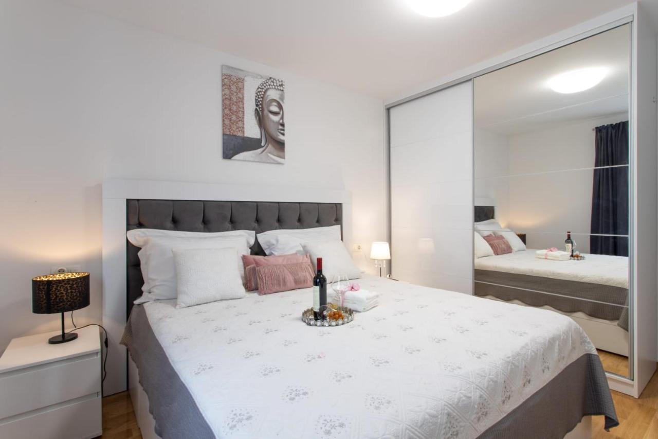 Lux Apartment Ema Kaštela Buitenkant foto