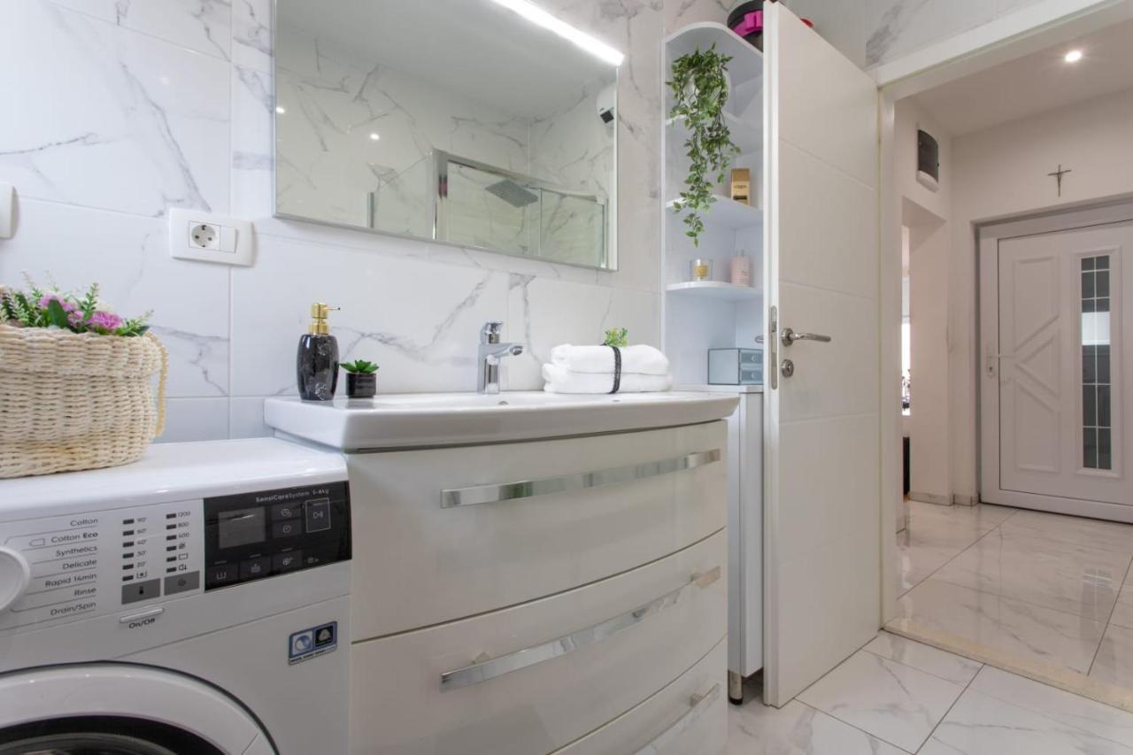 Lux Apartment Ema Kaštela Buitenkant foto