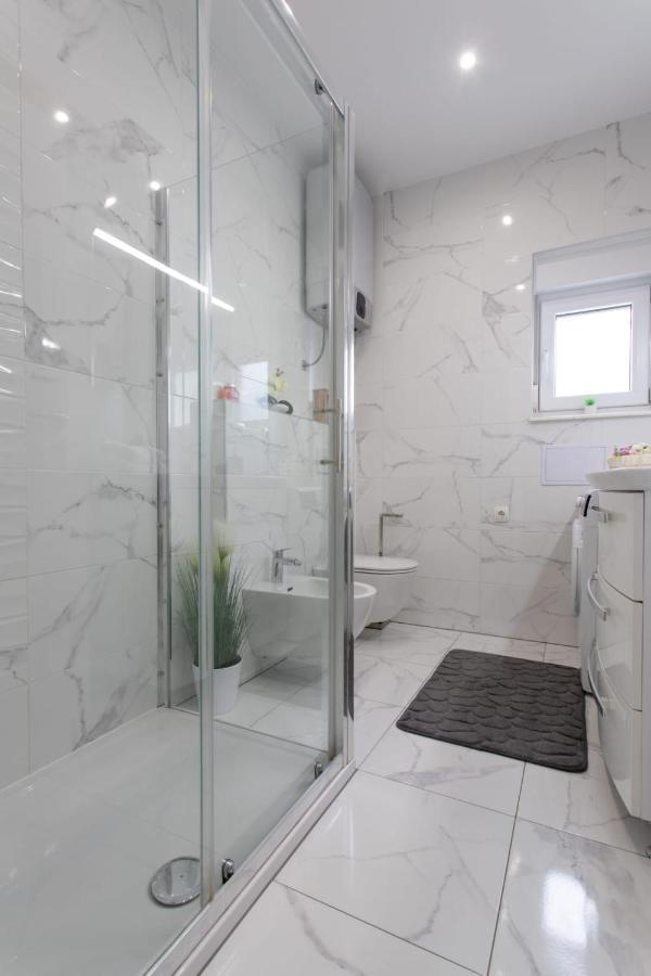 Lux Apartment Ema Kaštela Buitenkant foto