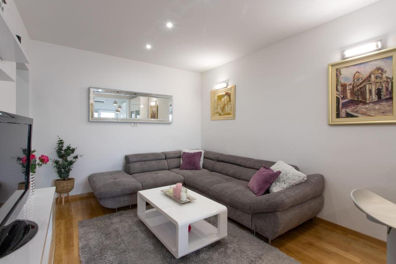 Lux Apartment Ema Kaštela Buitenkant foto
