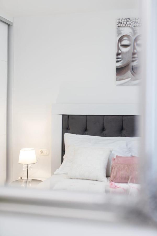Lux Apartment Ema Kaštela Buitenkant foto
