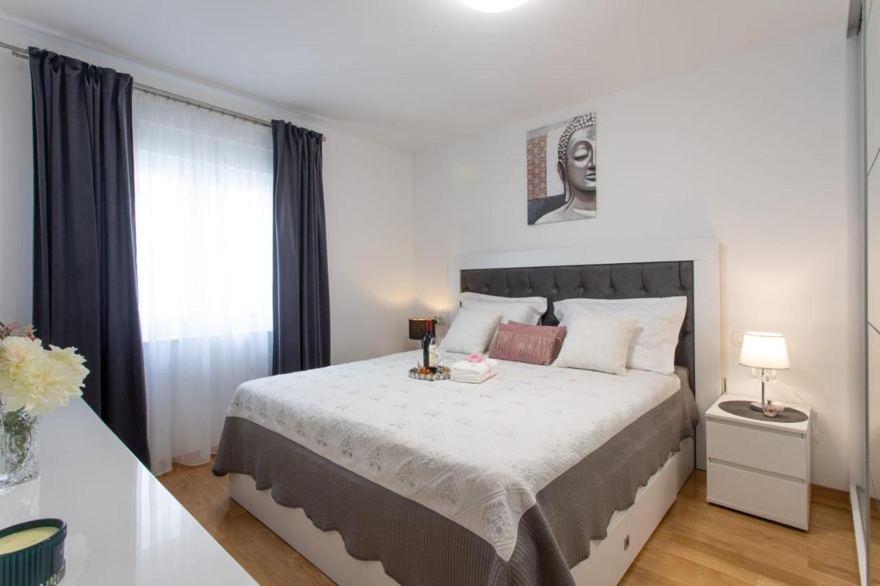 Lux Apartment Ema Kaštela Buitenkant foto