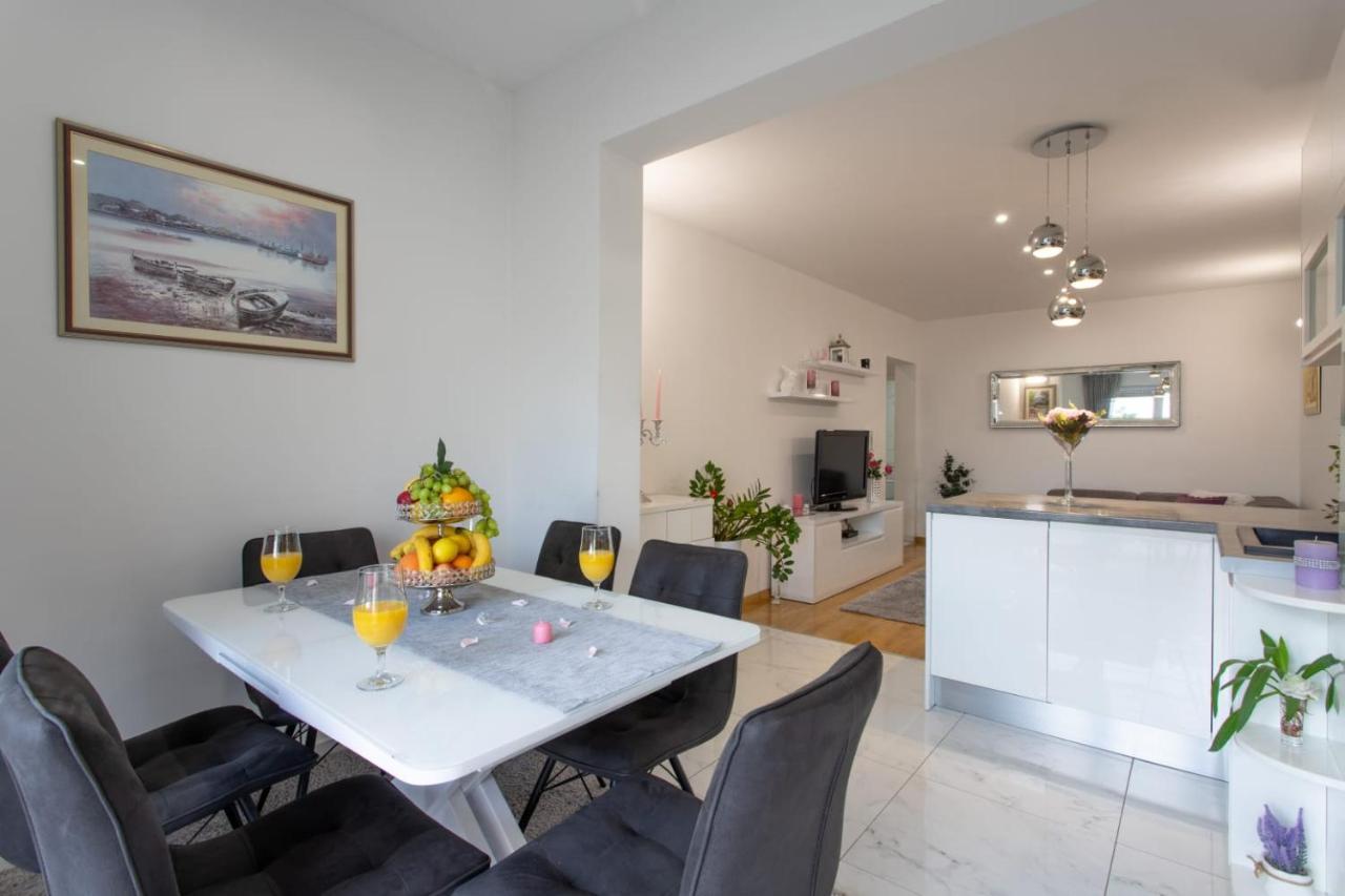 Lux Apartment Ema Kaštela Buitenkant foto