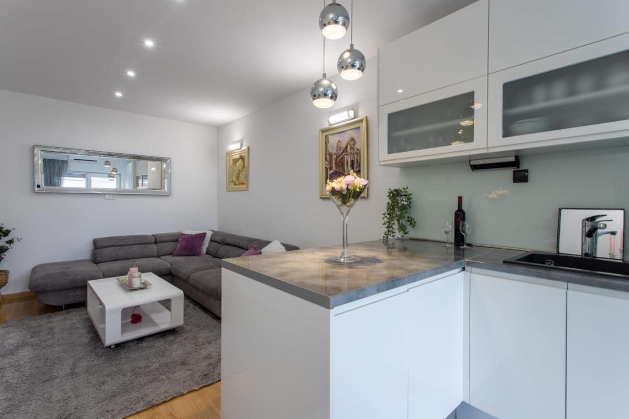 Lux Apartment Ema Kaštela Buitenkant foto